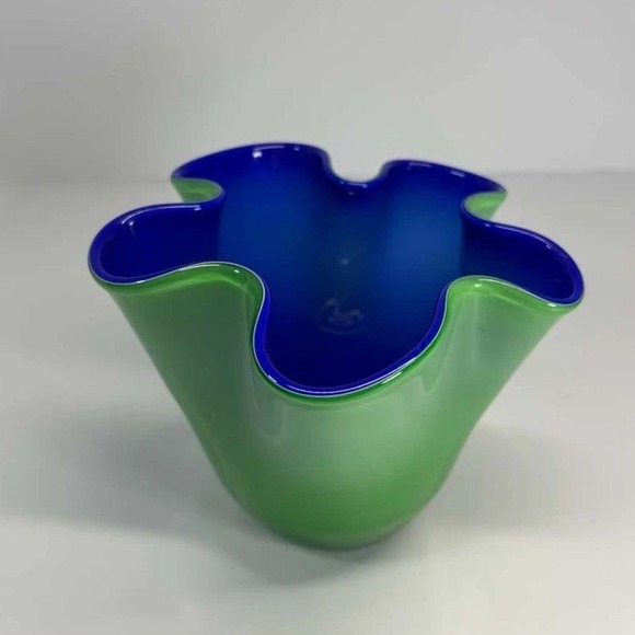 Georgeous Designs China Hand Blow Glass Green And Blue Vase - Picture 2 of 7